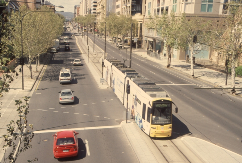 133094: City West 102 Arriving viewed from Morphett Street Bridge