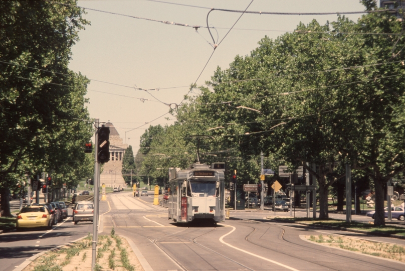 133266: St Kilda Road at Southbank Boulevard Down to South Melbourne Z3 142