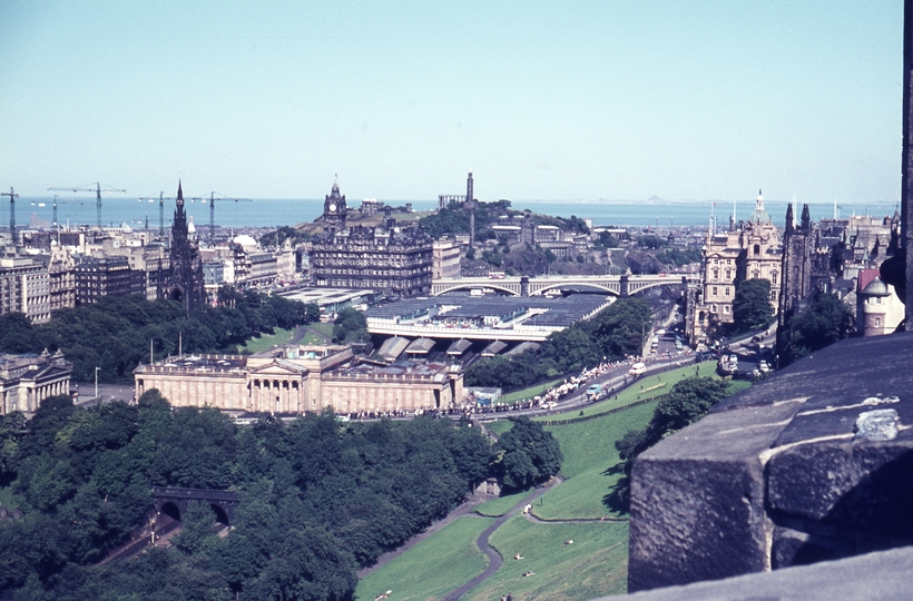 133396: Waverley Station and West approach viewed from Castle