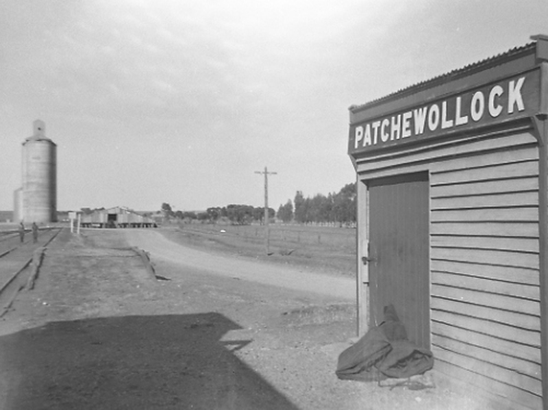 133433: Patchewollock Van Goods Shed looking towards end of track