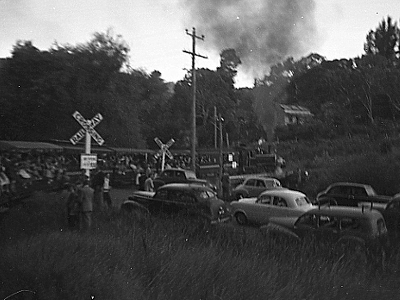 133461: Feb 23 1958 Upper Ferntree Gully Burwood Highway Level Crossing Last Down Train 7A