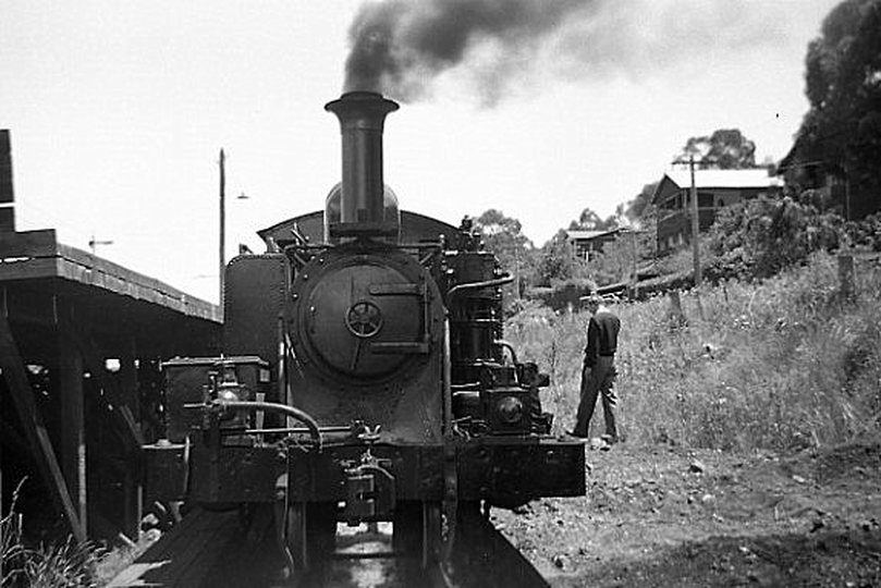 133483: Upper Ferntree Gully Locomotive Depot 7A at coal stage