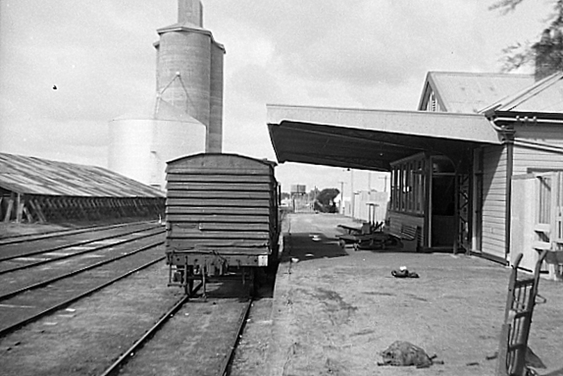 133626: Jeparit Platform scene looking towards Dimboola