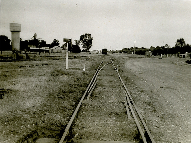 133638: Oaklands Change of common rail device and hand worked single bladed turnout in Sdgs at Sth end looking Sth