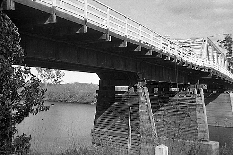 133649: Bridge over Snowy River for never completed railway to Brodribb looking towards Orbost