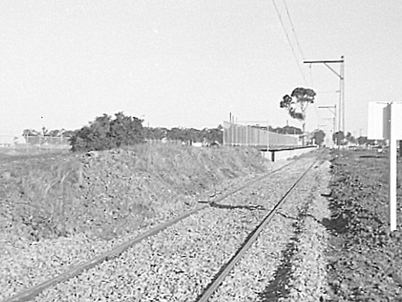 133665: Upfield looking towards Melbourne