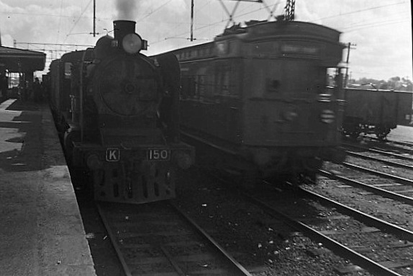 133667: Frankston Pass to Stony Point K 150 and Swing-Door Motor Coaches which brought the train from Flinders St