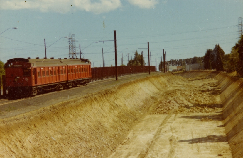 133797: Watsonia Down Side at Nell Street Down Suburban 2-car Tait Grade Separation in progress -1