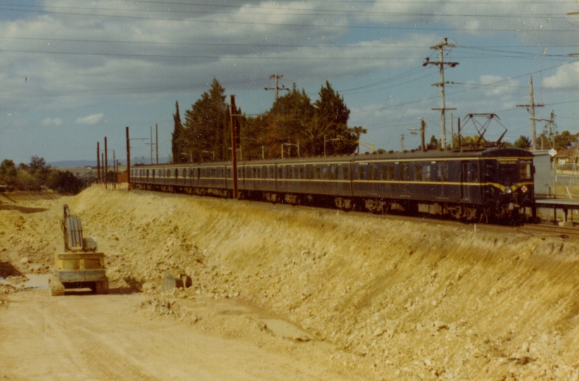 133799: Watsonia Up Suburban 7-car Harris -1