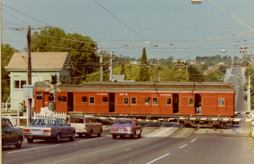 133800: Riversdale Road Level Crossing Down Suburban Single Car Tait 471 M -1