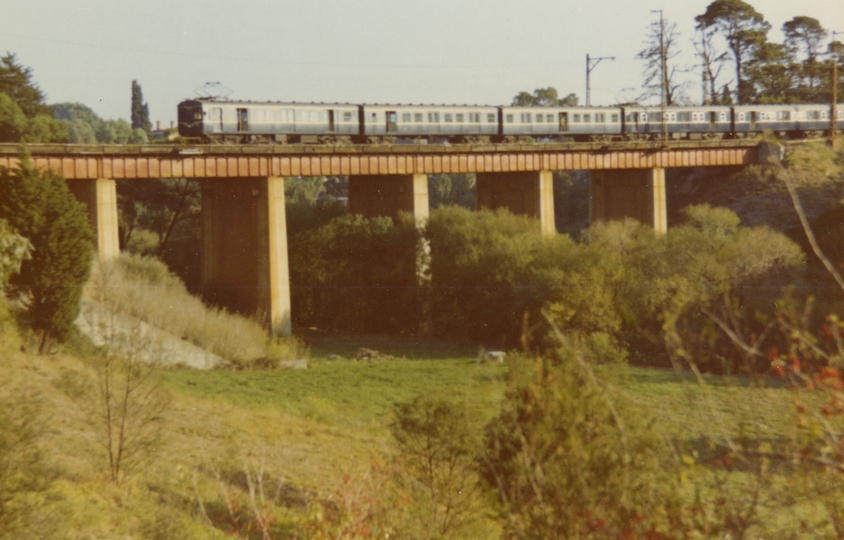 133803: Darebin Creek Bridge Down Suburban 7-car Harris -1