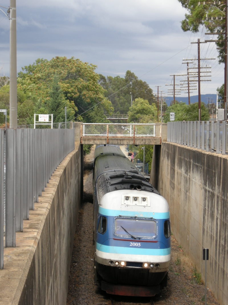 135045: Wangaratta Day XPT to Sydnet XP 2005 leading