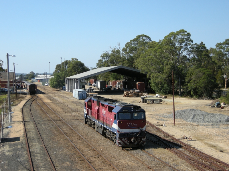 135065: Bairnsdale N 457 running round