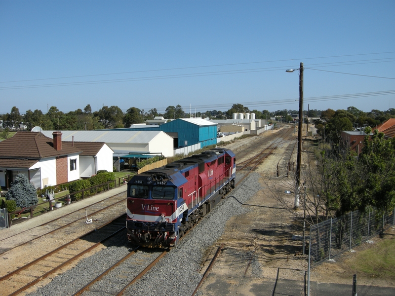 135067: Bairnsdale N 457 backing down