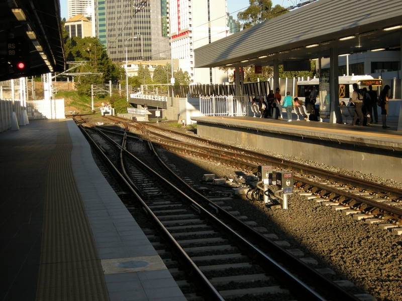 135095: Roma Street Dual Gauge Delta Crossover at East End Serving Platforms 3 and 4