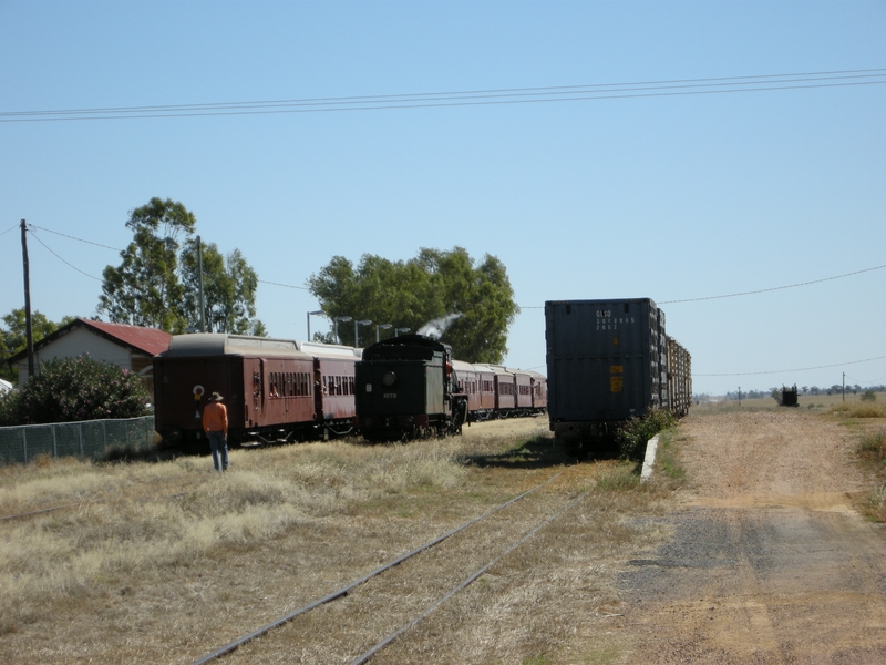 135126: Ilfracombe BB18 1079 running round Queensland 150th Anniversary Special