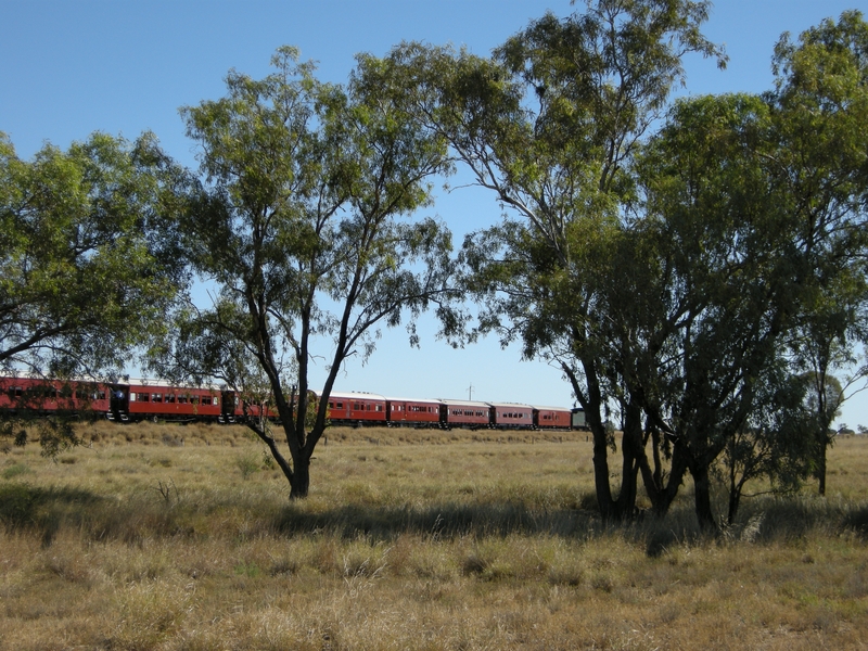 135129: Bridge km 678 Central Line Up Queensland 150th Anniversary Special BB18 1079