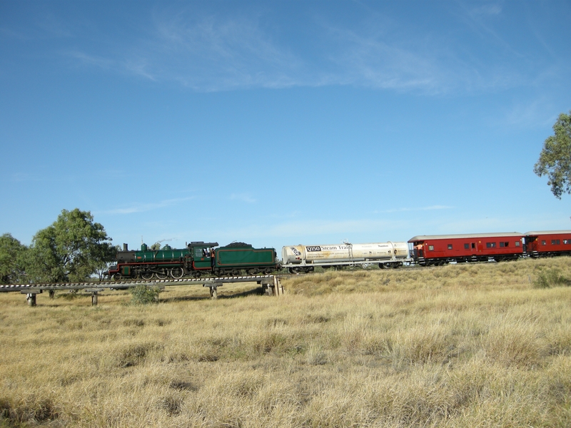 135135: Bridge km 678 Central Line Down Queensland 150th Anniversary Special BB18 1079