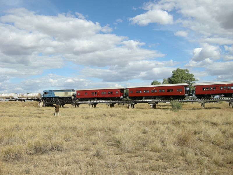 135239: Bridge km 678 Central Line Down Queensland 150th Anniversary Special (BB18 1079), 1620