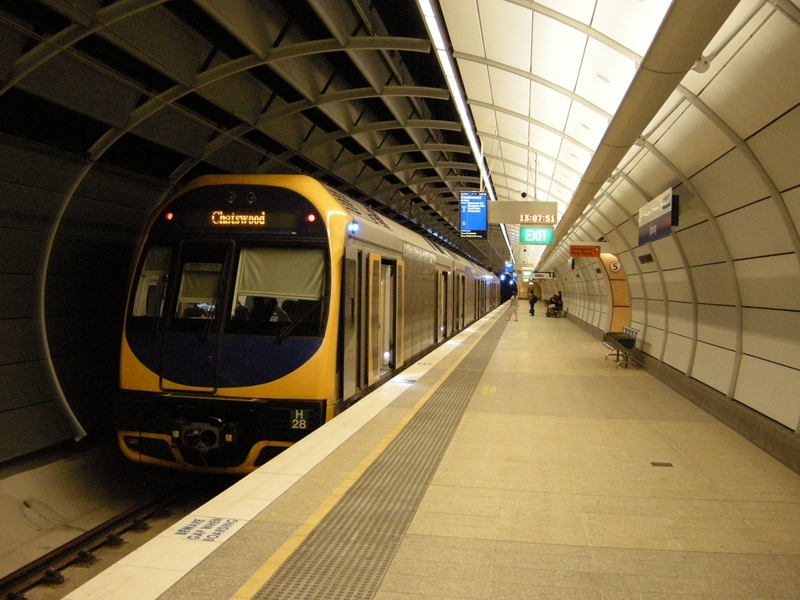 135300: Epping Platform 5 Terminating Suburban 4-car Oscar