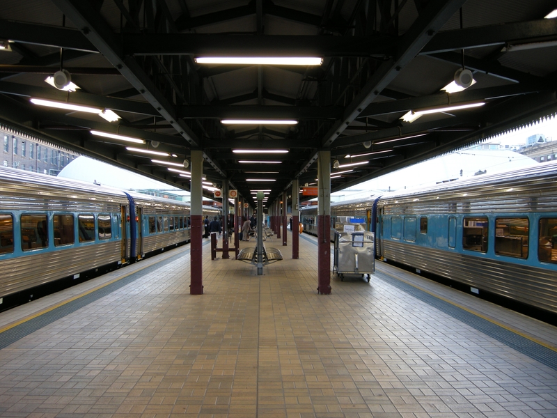 135348: Sydney Central Platforms 4 and 5 Melbourne XPT at 4 Dubbo XPT at 5 Looking towards end of track