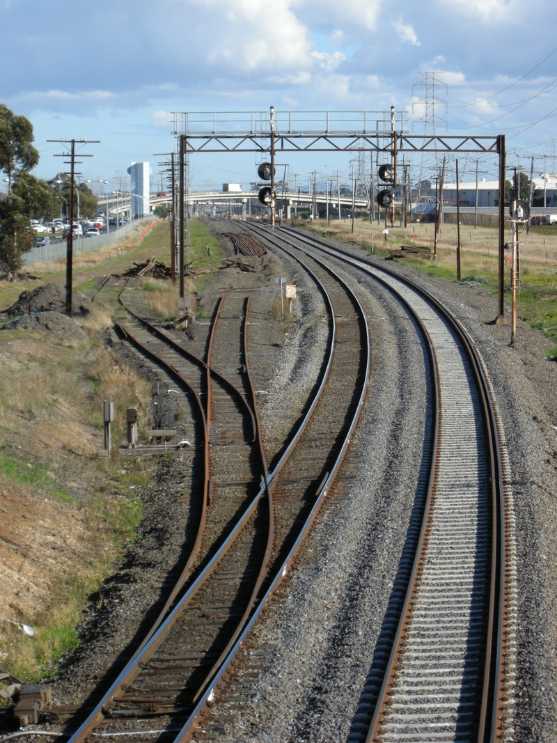 135404: Tullamarine Loop Looking South from Melrose Drive