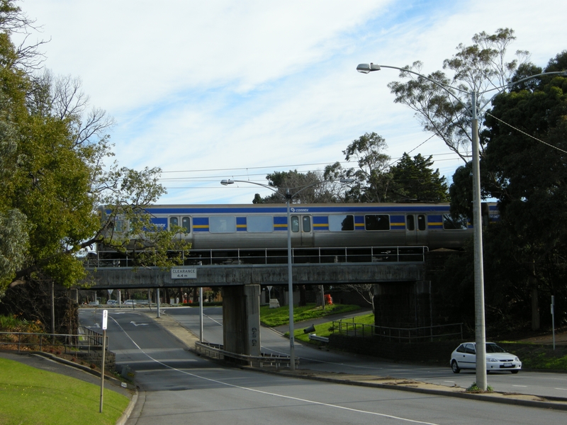 135410: North Road Bridge Sandringham Line Down Suburban 6-car Comeng