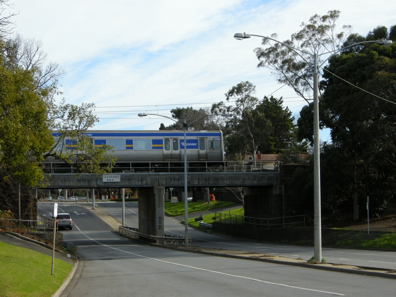 135411: North Road Bridge Sandringham Line Down Suburban 6-car Comeng 359 M trailing