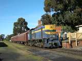 135440: Maldon Y 133 shunting cars at platform