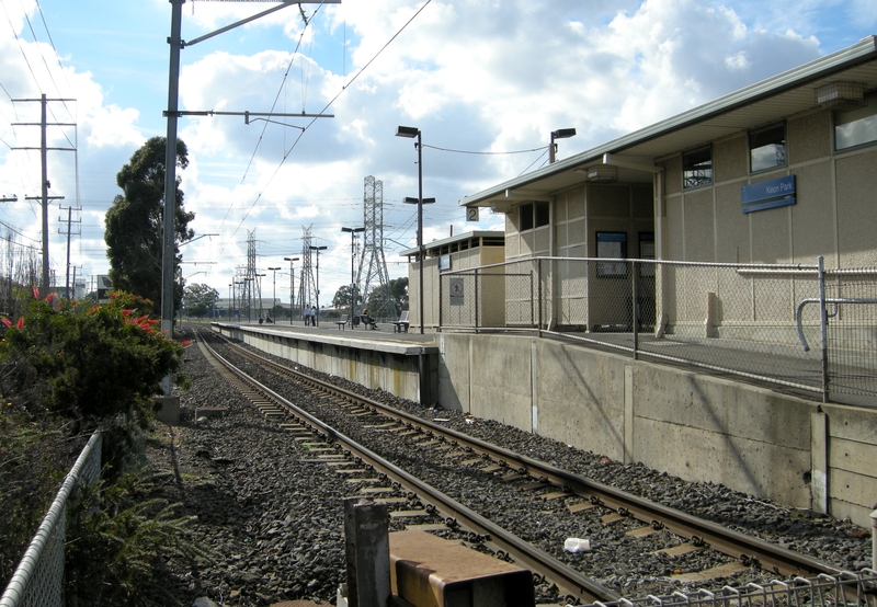 135456: Keon Park looking towards Epping along Down Platform