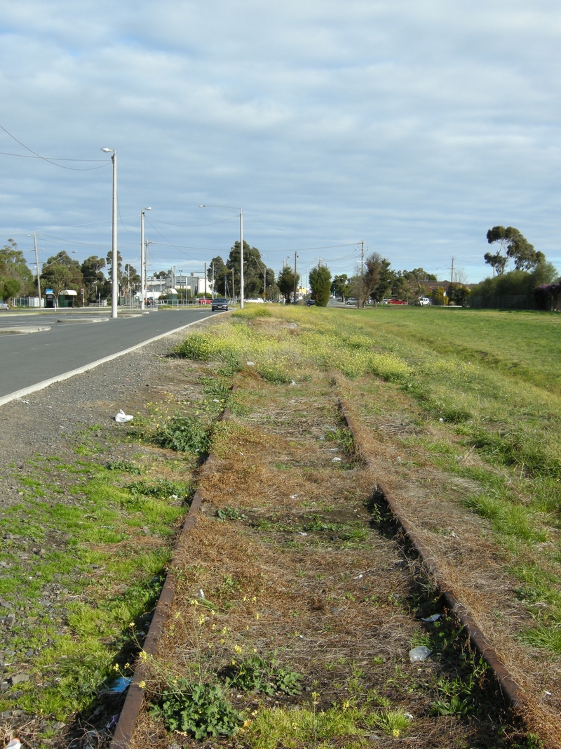 135465: Epping Cooper Street looking towards Station