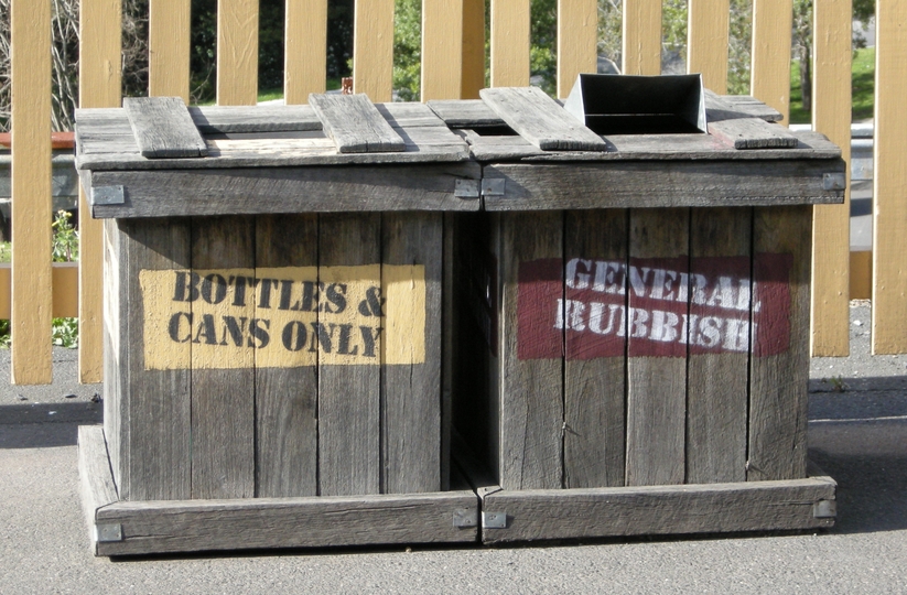 135485: Belgrave Heritage rubbish recepticals on platform