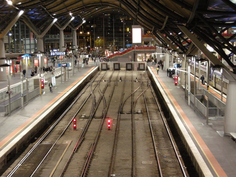 135504: Southern Cross Platforms 2 and 3 looking towards end of track from Bourke Street