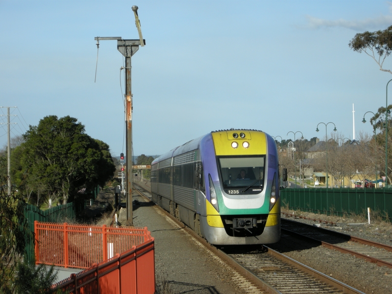 135539: Morwell Up Passenger VL35 3-car