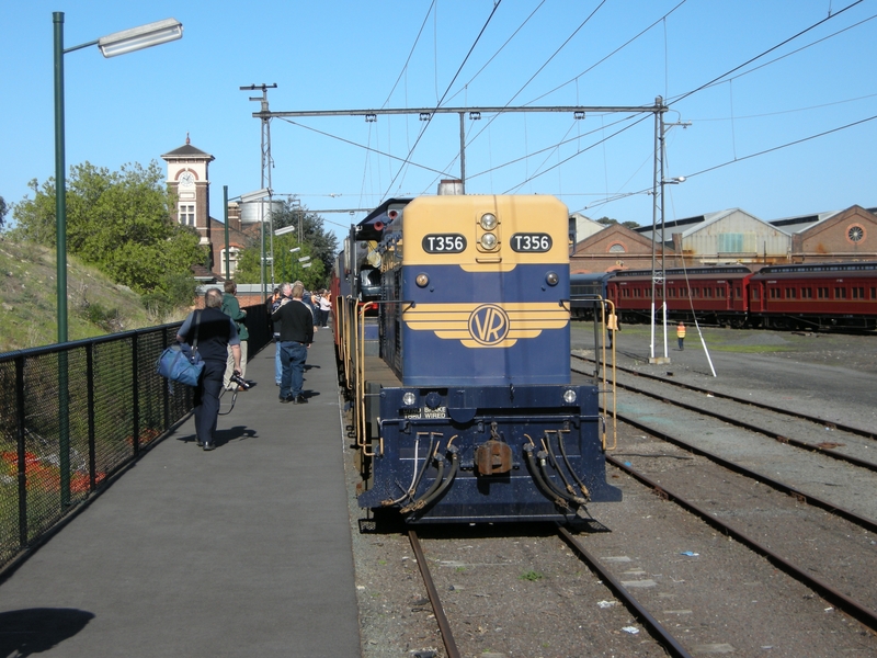 135544: Newport Workshops Garden Platform 8542 Up Steamrail Special T 356 leading