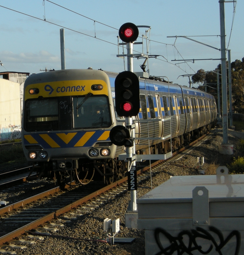 135562: Craigieburn Down Suburban 6-car Comeng