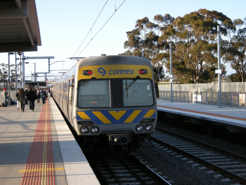 135563: Craigieburn Up Suburban 6-car Comeng