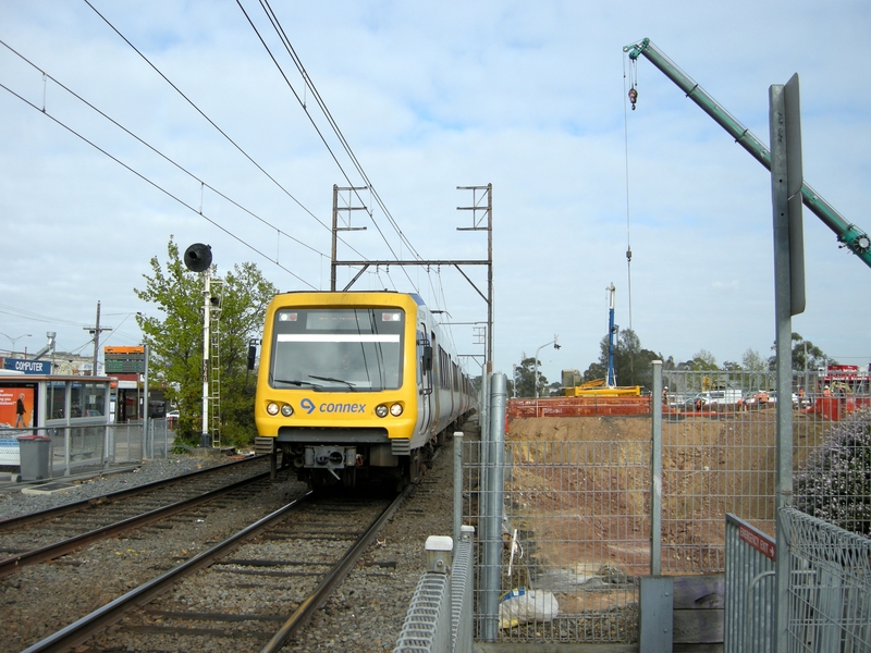 135574: Nunawading Down Suburban 6-car X'Trapolis 932 M leading