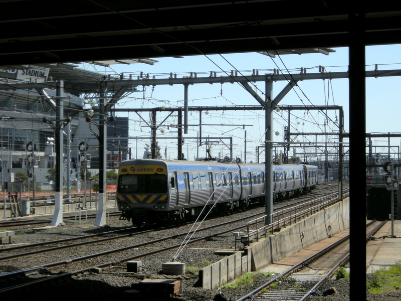 135582: Southern Cross Down Suburban 6-car Comeng 459 M trailing