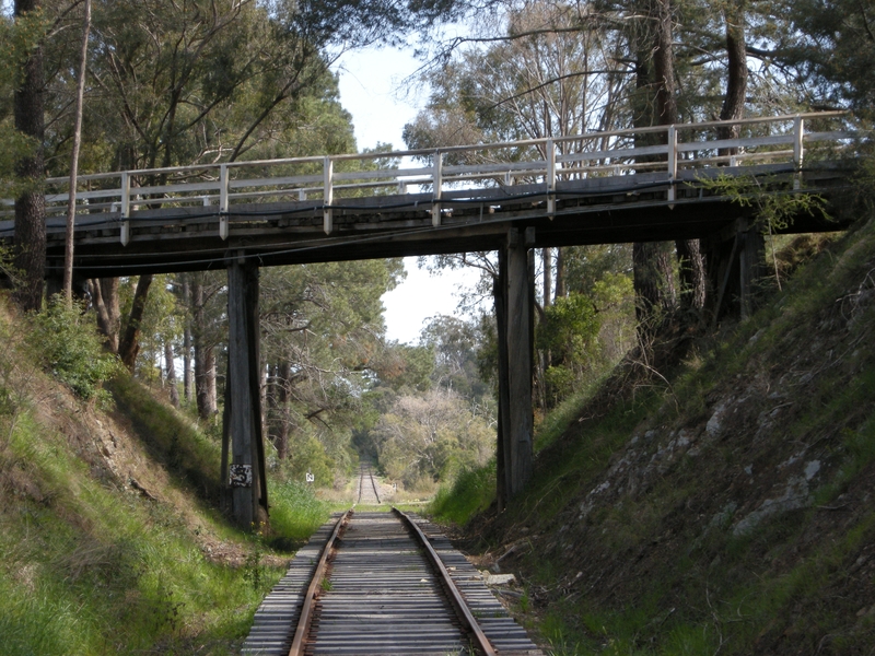 135600: Donovans Road Bridge looking West