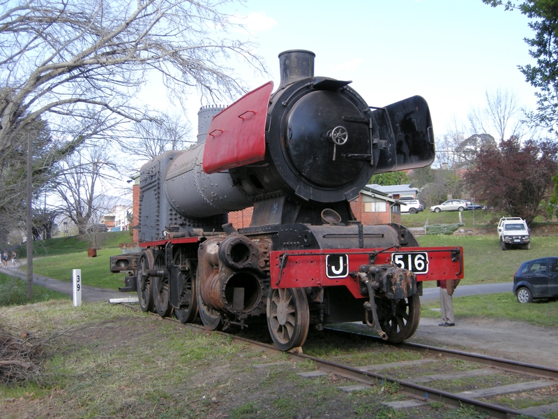 135613: Healesville J 516 at end of track