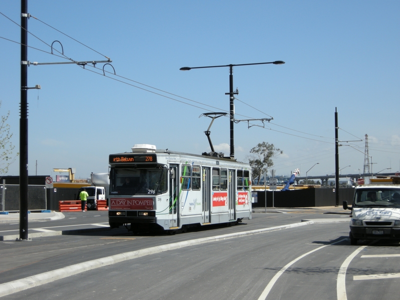 135626: Victoria Harbour A2 296 approaching platform from end of track