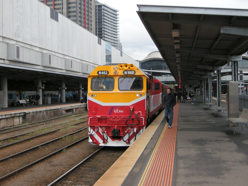 135628: Southern Cross Platform 3 8:15am Passenger to Swan Hill N 462