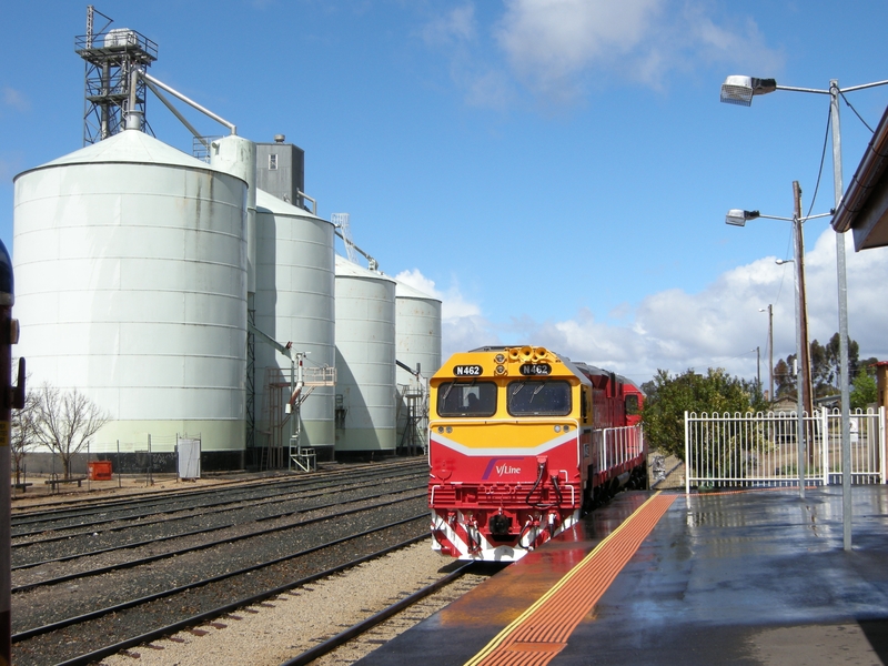 135629: Swan Hill N 462 backing down to run Up Passenger