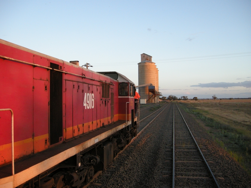 135732: Gular 4916 (4803), running round RTM Special