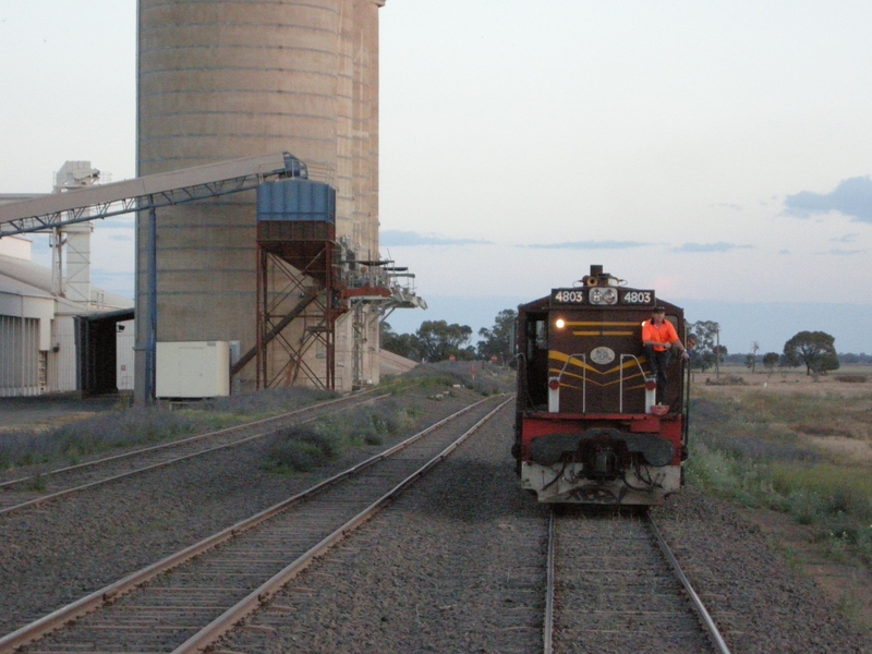 135736: Gular 4803 (4916), backing down fro RTM Special