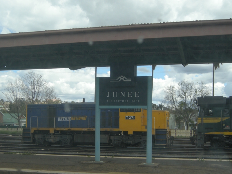 135783: Junee T 371