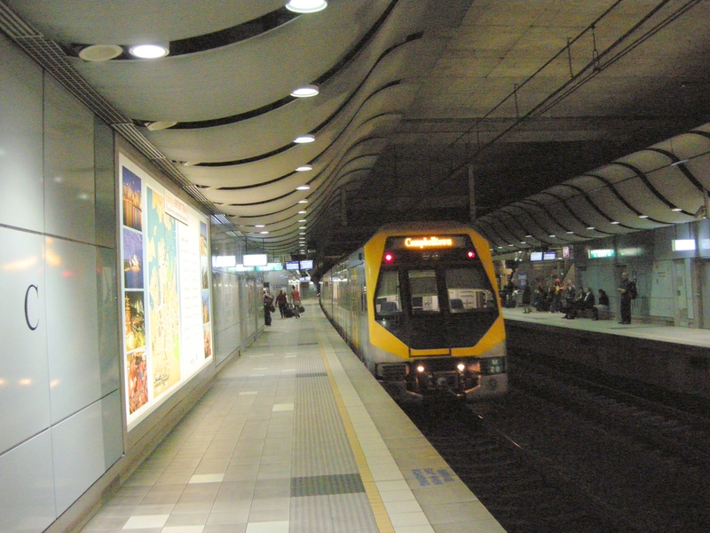 135794: Sydney Airport Domestic Down Suburban 8-car Millenium