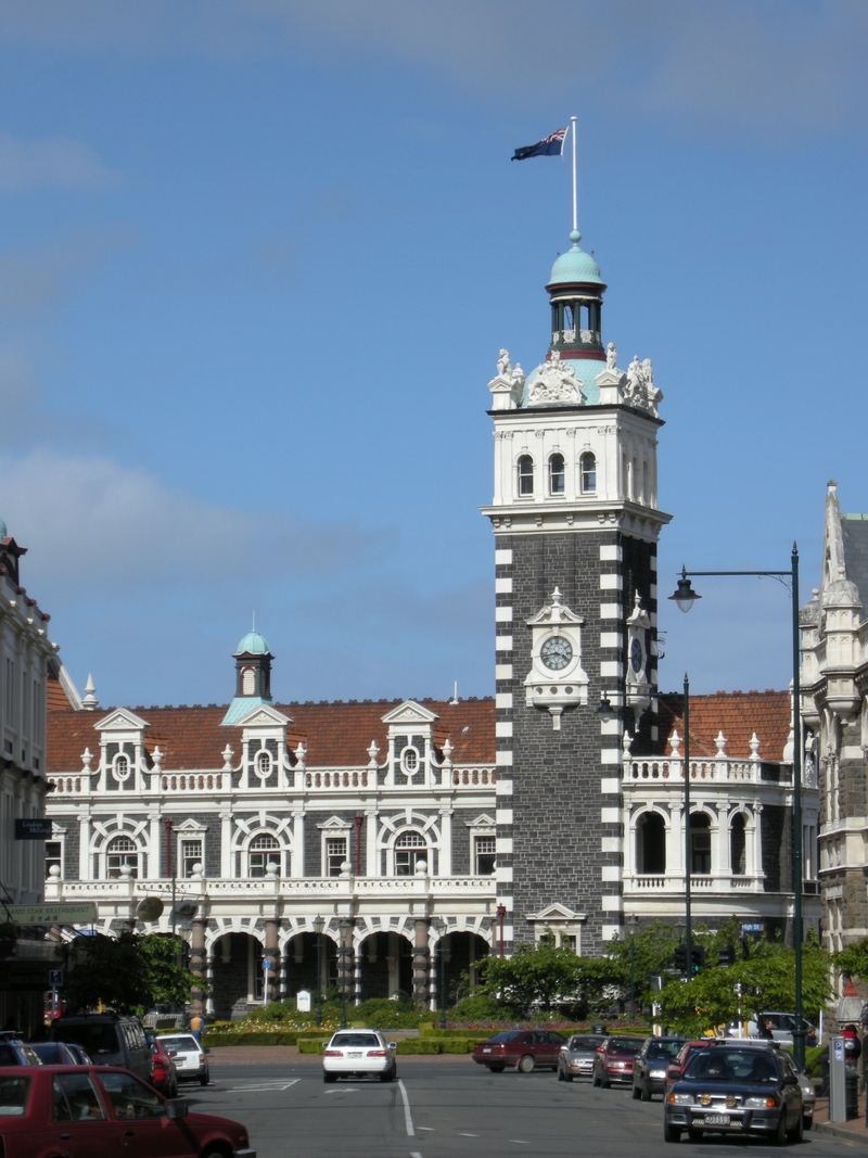 135800: Dunedin Station street side