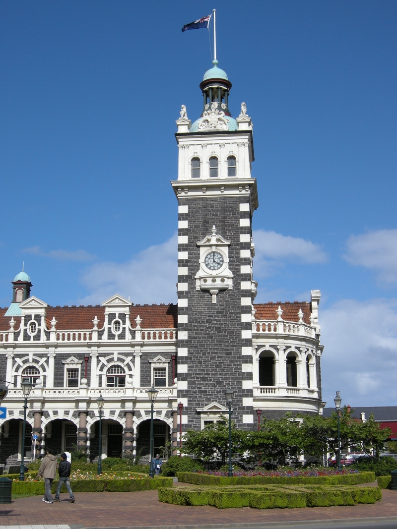 135801: Dunedin Station street side